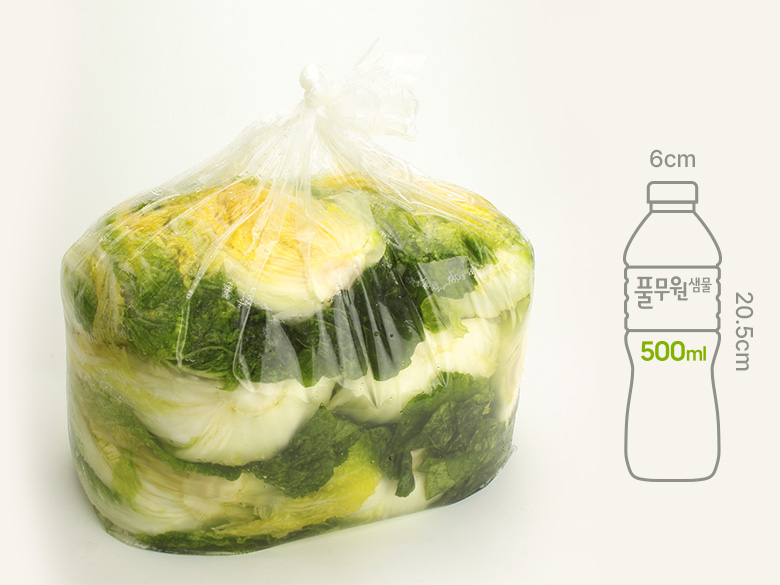 크기 비교 — 제품 패키지와 500ml 생수병 실루엣(00cm x 00cm)